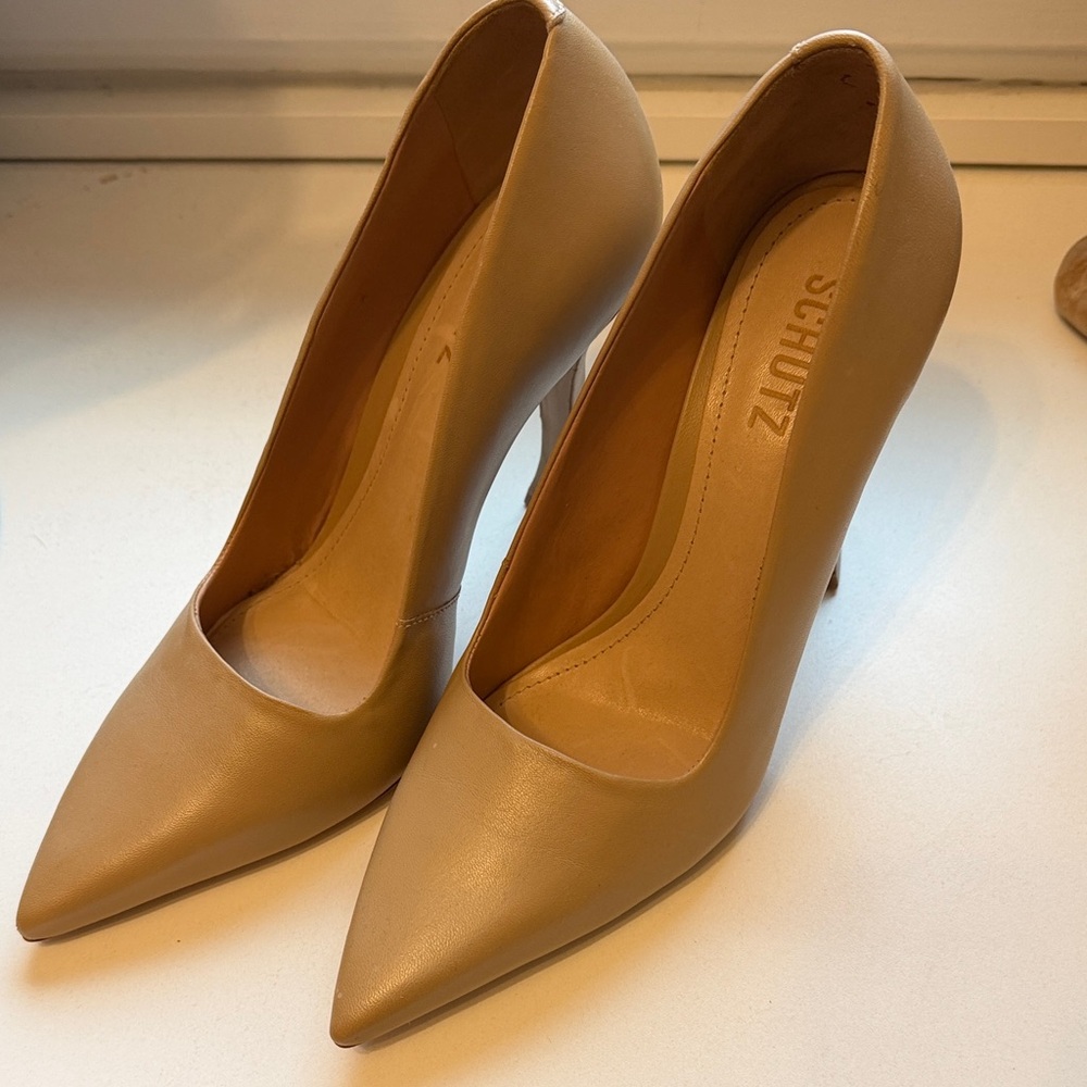 SCHUTZ Women's Classic Tan Heels